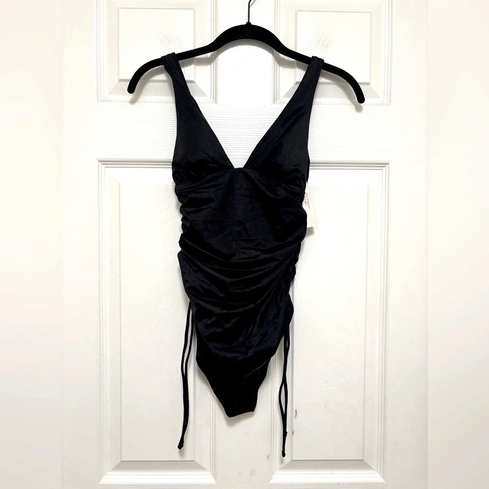NWT Victoria’s Secret Ruched Plunge One Piece Swimsuit